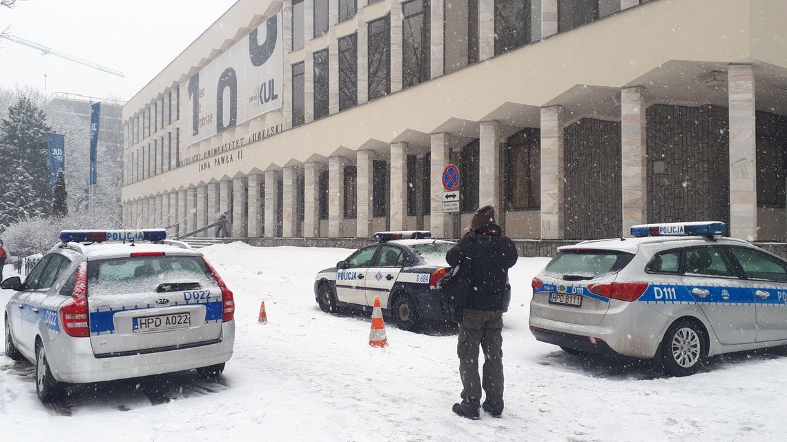 Kolejny alarm bombowy na KUL. Ewakuacja studentów i pracowników [zdjęcia]