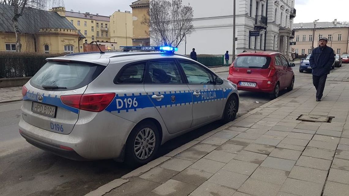 Kolejny alarm bombowy w Lublinie. Ewakuacja akademików KUL Kolejny alarm bombowy w Lublinie. Ewakuacja akademików KUL