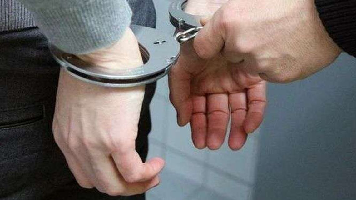 Kolejny brutalny napad. Przypalali żelazkiem, uderzali w stopy młotkiem