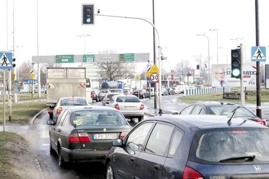 Kolejny problem z Systemem Zarządzania Ruchem. Kierowcy musieli stać przy zielonym świetle Kolejny problem z Systemem Zarządzania Ruchem. Kierowcy musieli stać przy zielonym świetle