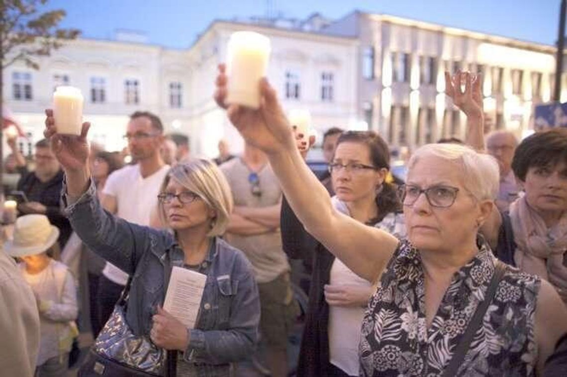 Kolejny protest przed sądami w Lublinie i regionie. "Być może niektórzy się opamiętają" Kolejny protest przed sądami w Lublinie i regionie. "Być może niektórzy się opamiętają"