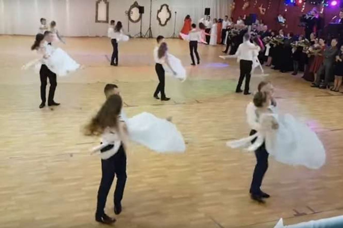 Kolejny raz zatańczyli pięknego walca. Studniówka IV LO w Białej Podlaskiej