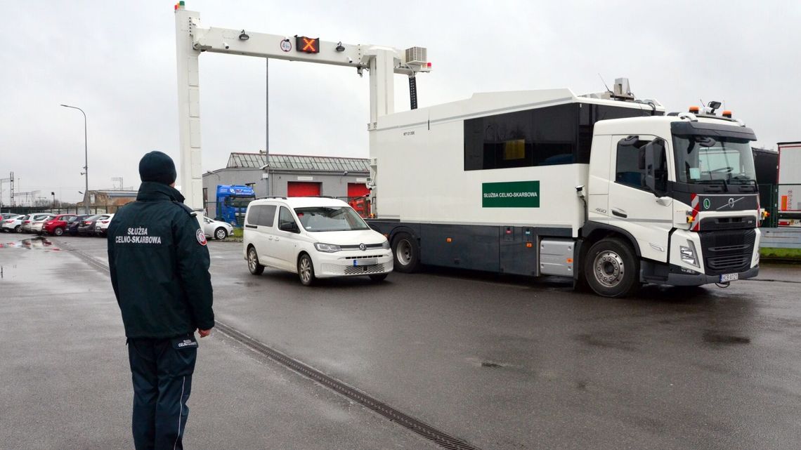 Kolejny skaner, tym razem mobilny do walki z przemytem. Prześwietli każdy zakamarek 