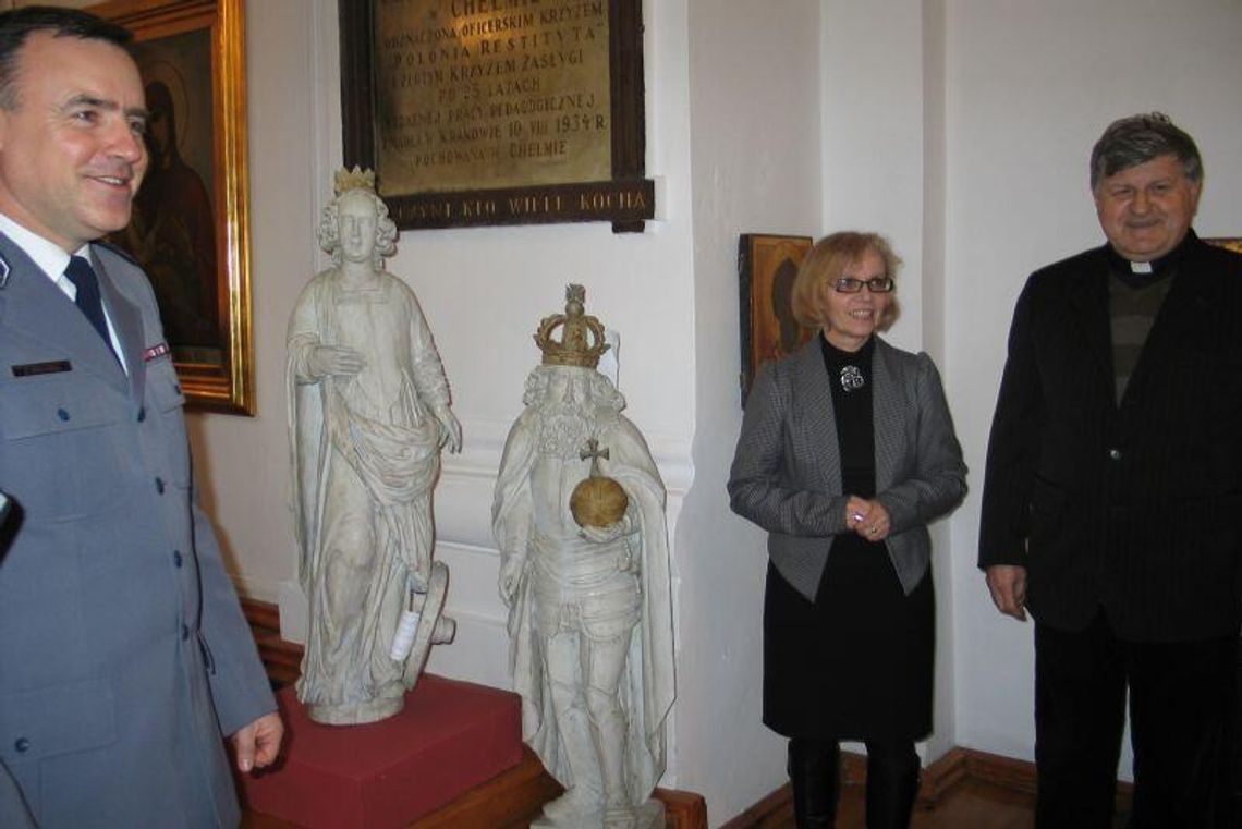 Kolekcjoner kupił zabytki z kradzieży. Rzeźby trafiły do właściciela Kolekcjoner kupił zabytki z kradzieży. Rzeźby trafiły do właściciela