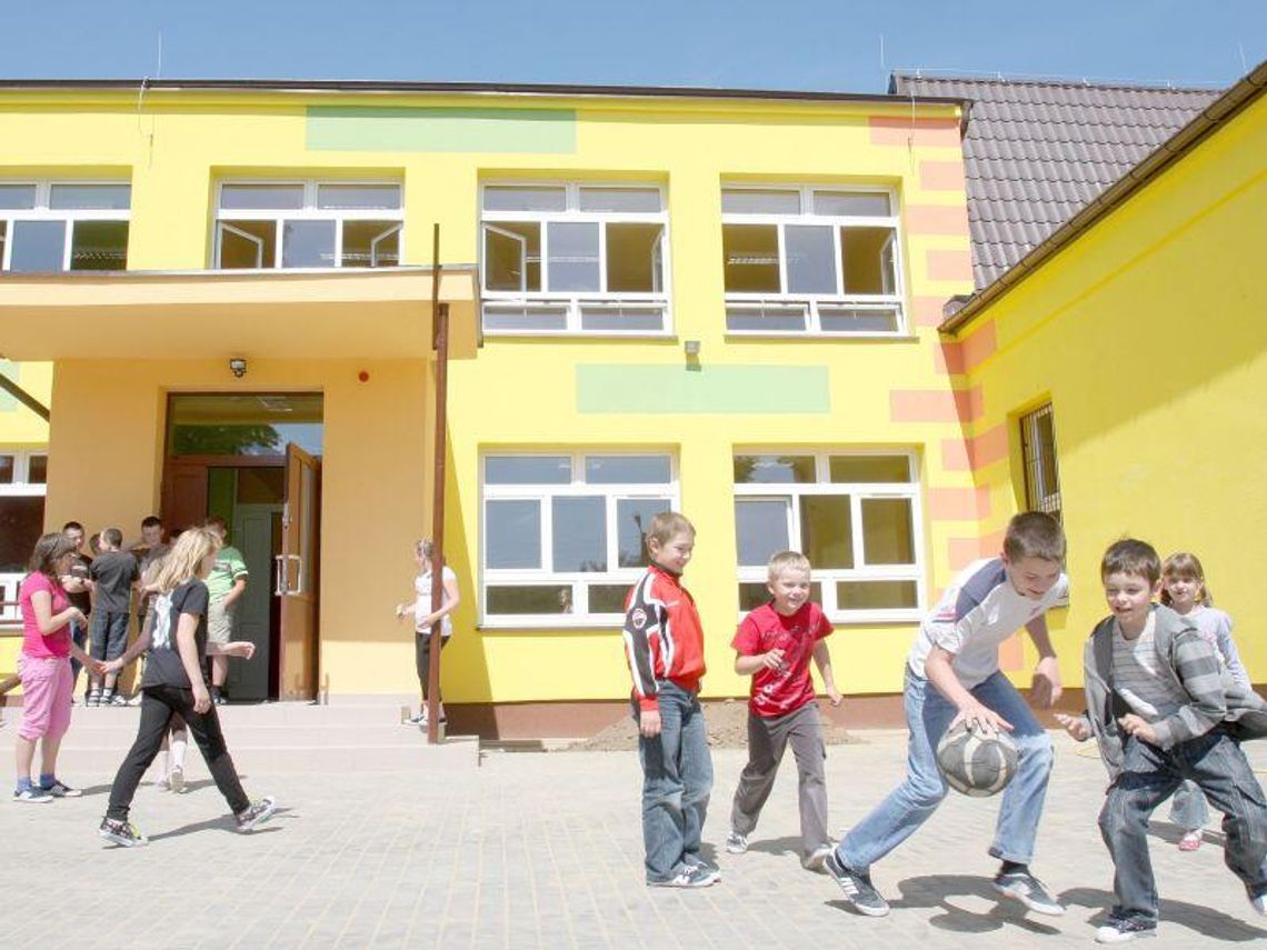 Kolektory słoneczne ogrzeją wodę w Szkole Podstawowej w Babinie