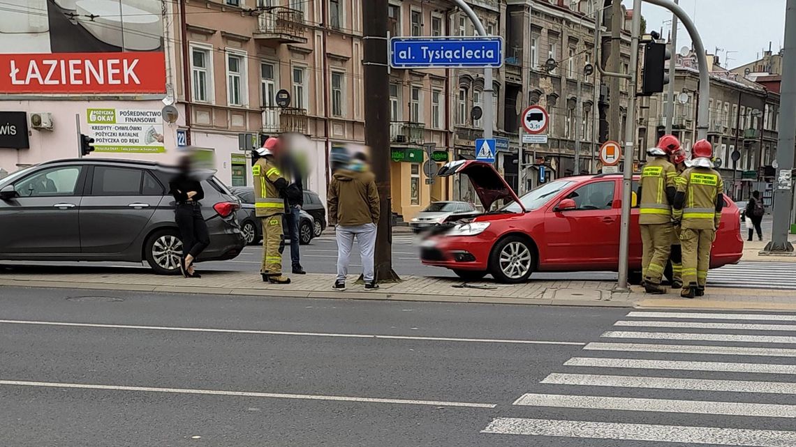 Kolizja na al. Tysiąclecia w Lublinie. Zderzyły się trzy samochody osobowe