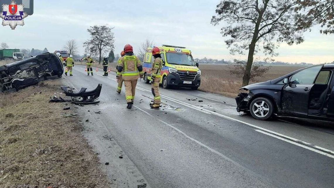 Kolizja na drodze krajowej nr 74 w Jarosławcu. Kierująca Seatem straciła panowanie nad pojazdem Kolizja na drodze krajowej nr 74 w Jarosławcu. Kierująca Seatem straciła panowanie nad pojazdem