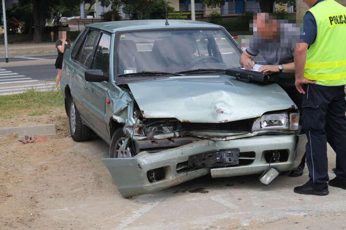 Kolizja na ul. Lubelskiej w Puławach. Zderzyły się dwa samochody