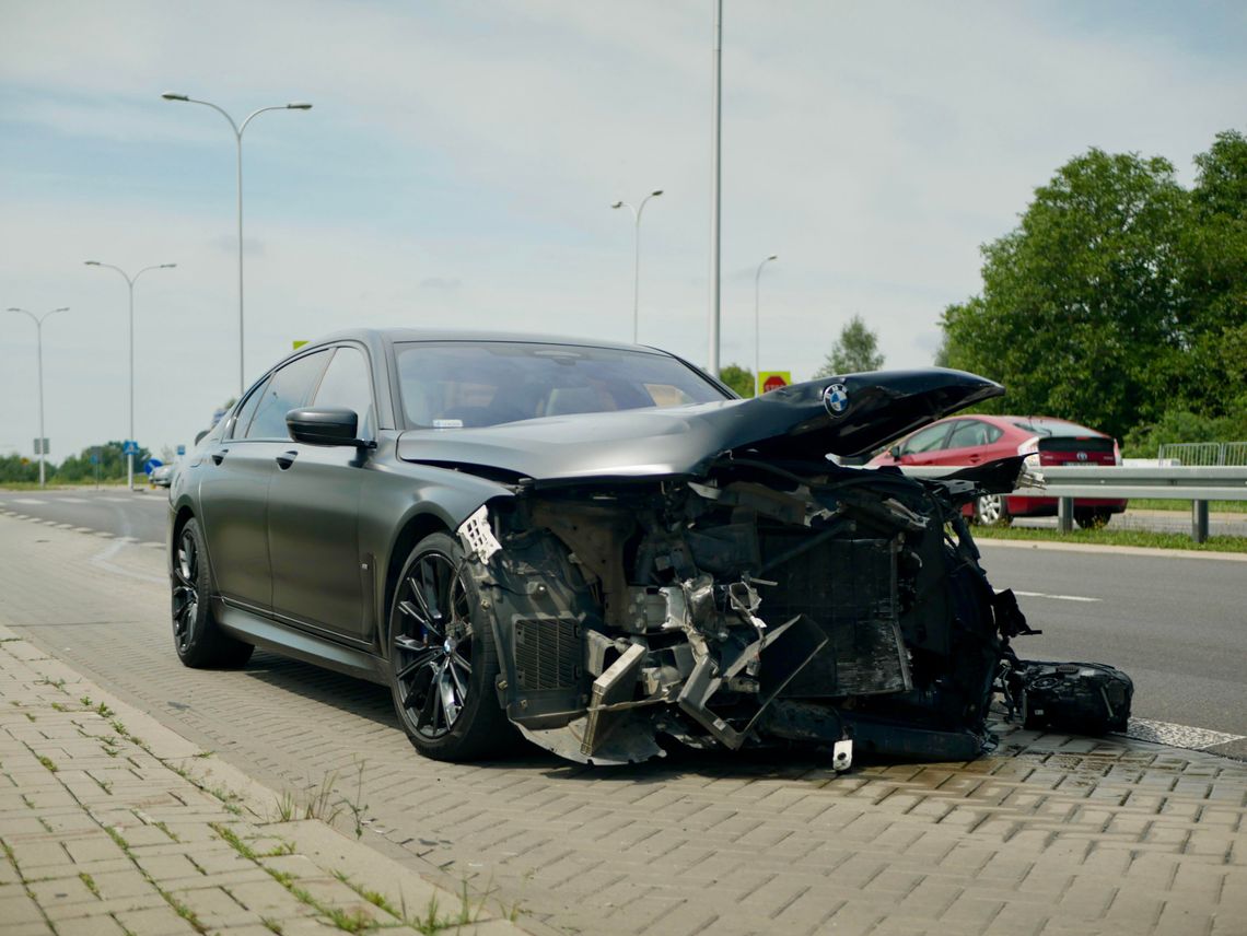 Kolizja na Zelwerowicza. Zderzyły się trzy auta