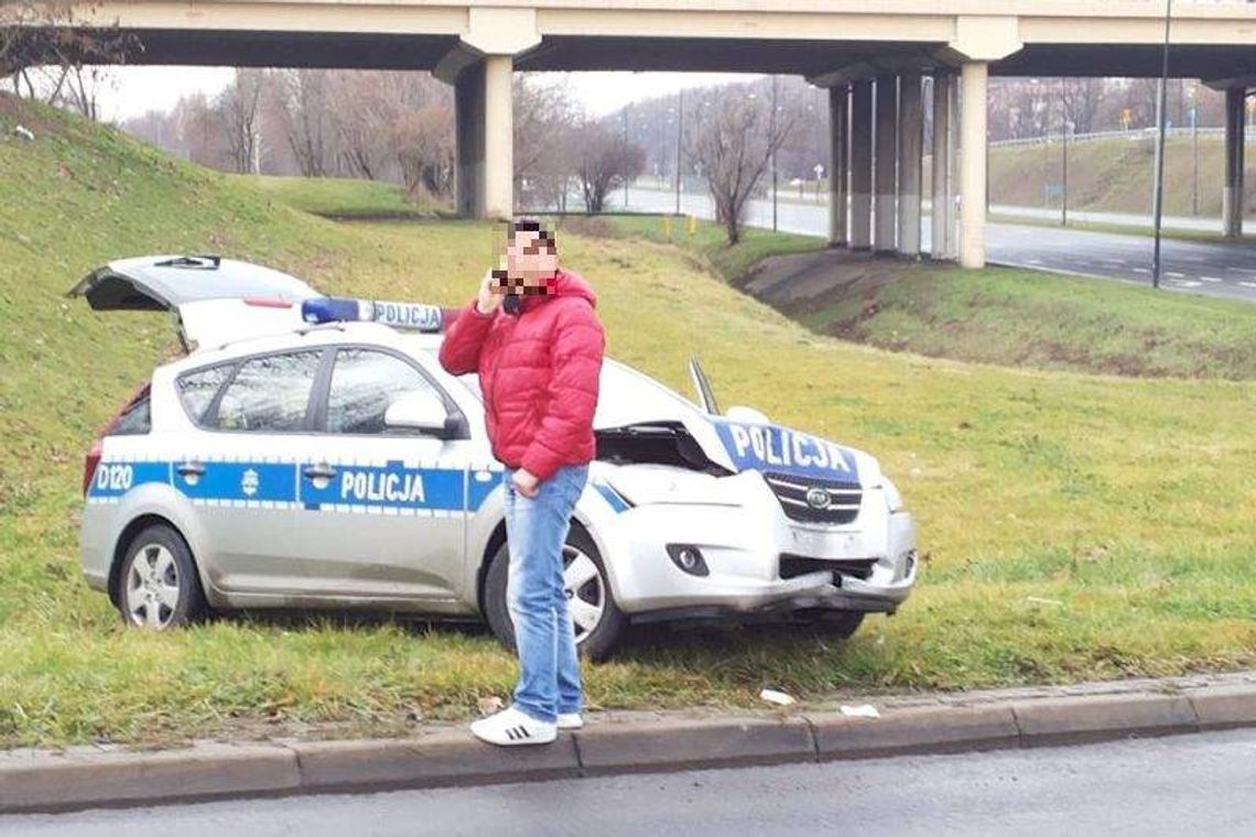 Kolizja radiowozu, uderzył w latarnię