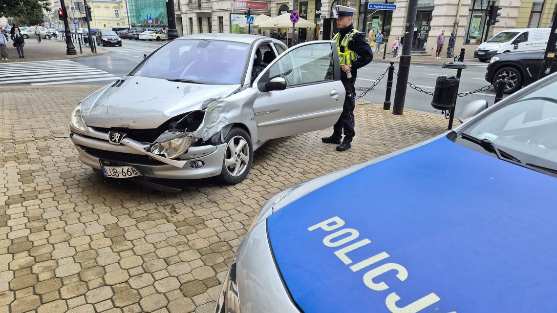 Kolizja w centrum miasta. Mogą tworzyć się utrudnienia 