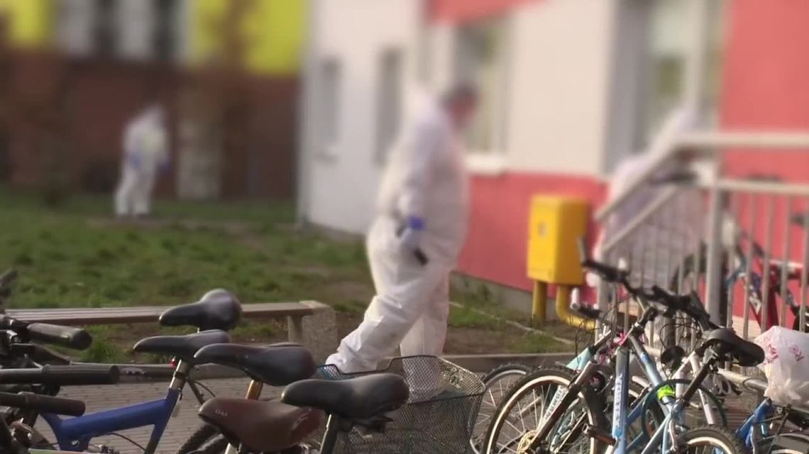 Kołobrzeg: Ciało 16-latka na klatce schodowej. Po południu policja zatrzymała 17-latka
