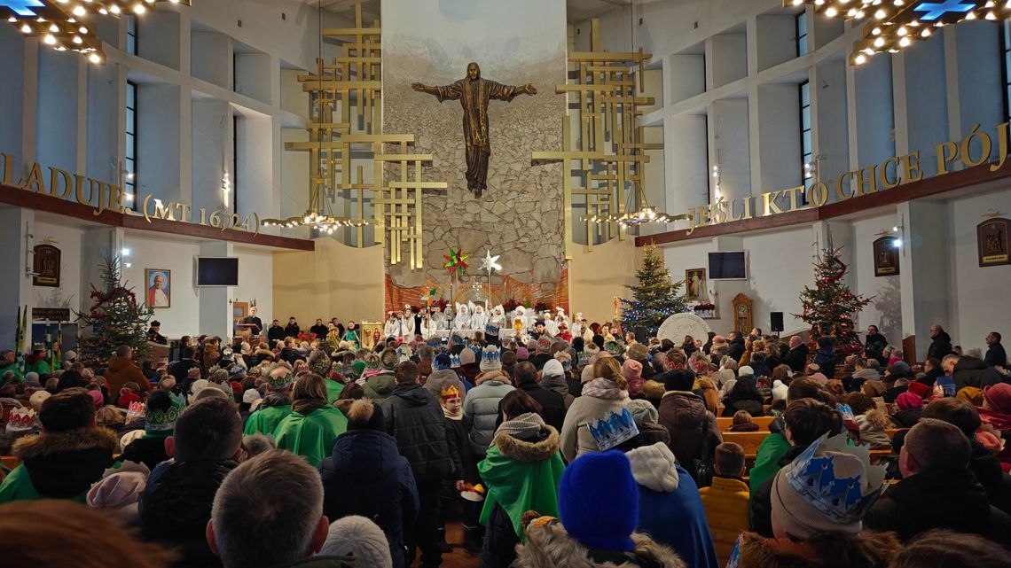Kolorowa droga nadziei przeszła przez Chełm. XV Orszak Trzech Króli połączył miasto Kolorowa droga nadziei przeszła przez Chełm. XV Orszak Trzech Króli połączył miasto