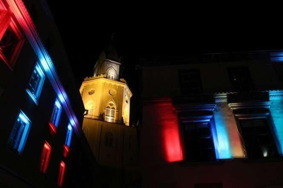 Kolorowa iluminacja wróci na Stare Miasto. Ale nie na stałe Kolorowa iluminacja wróci na Stare Miasto. Ale nie na stałe