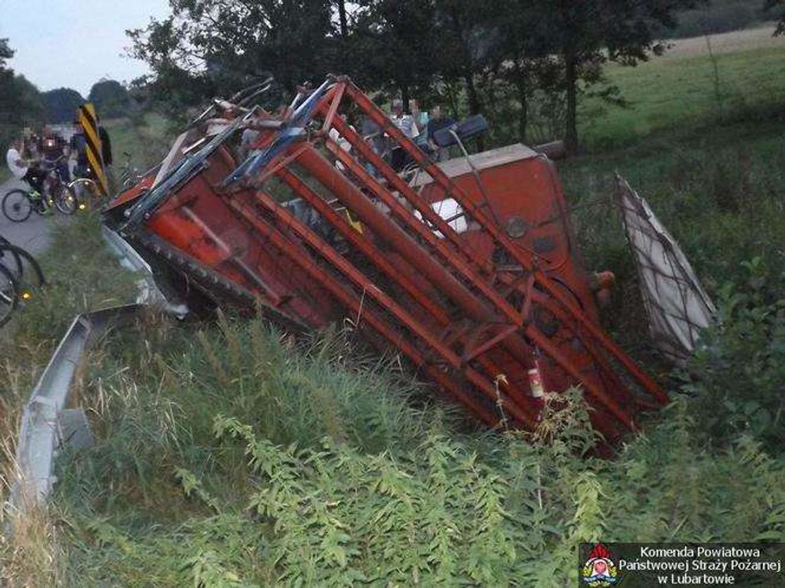 Kombajn wypadł z mostu i wpadł do rzeki