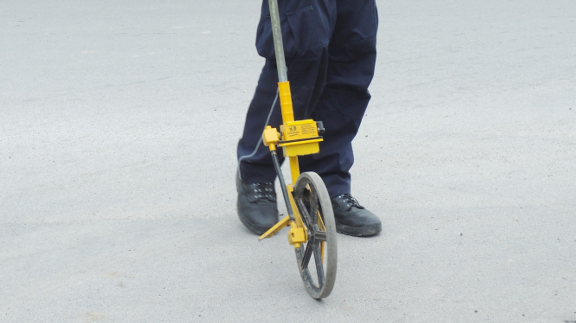 Komendant komisariatu policji potrącił 10-letnią rowerzystkę. Dostał mandat