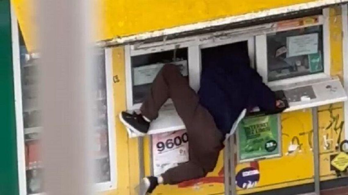 Komórką nagrała włamywacza. Złodziej wpadł dzięki czujnej 16-latce Komórką nagrała włamywacza. Złodziej wpadł dzięki czujnej 16-latce