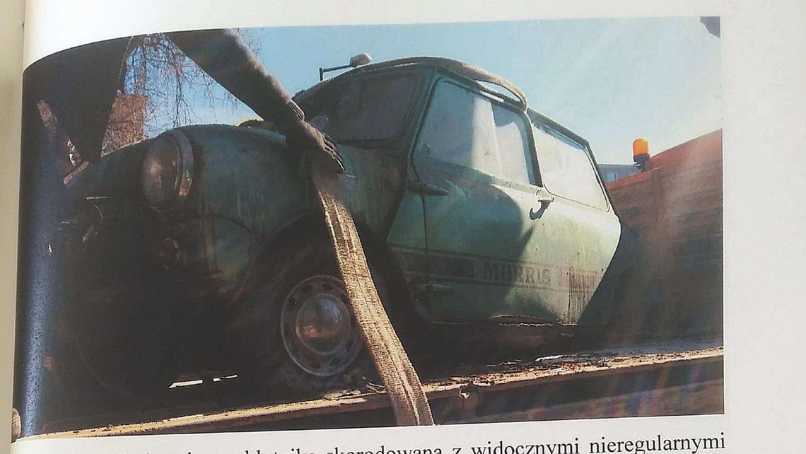 Komornik przeoczył samochód. Mini morris z lat 60. XX w. najprawdopodobniej trafi na złom