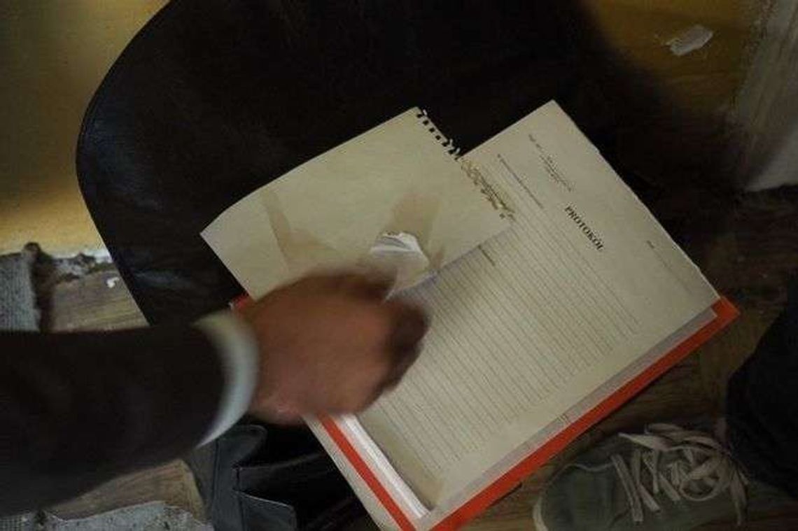 Komornik stanął przed sądem. Podczas eksmisji miały zginąć cenne rzeczy Komornik stanął przed sądem. Podczas eksmisji miały zginąć cenne rzeczy