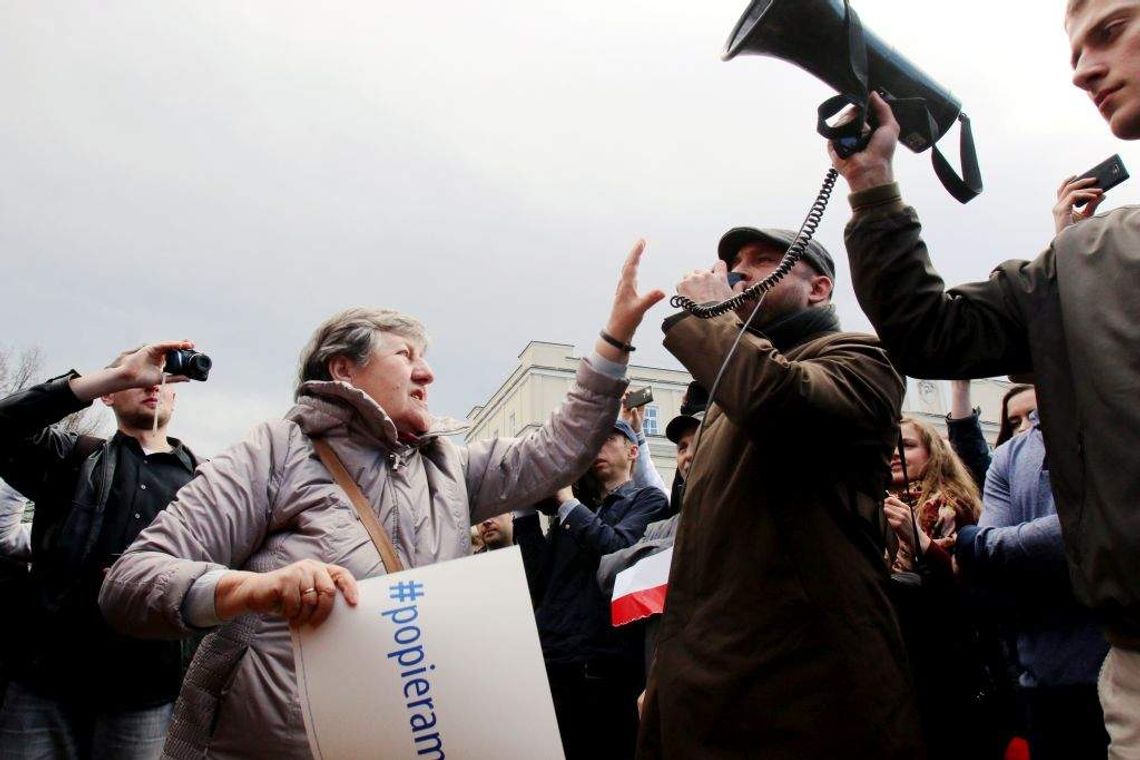 Komorowski w Lublinie. Gwizdy i krzyki na pl. Litewskim (wideo, zdjęcia)