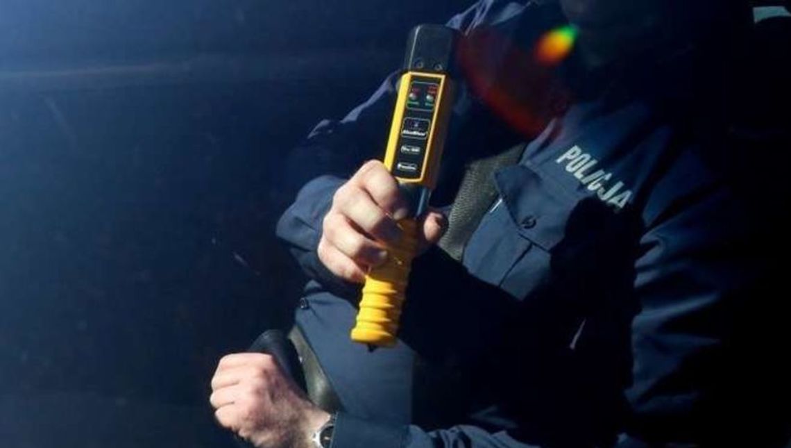 Kompletnie pijana kobieta wiozła w samochodzie swojego 7-letniego syna