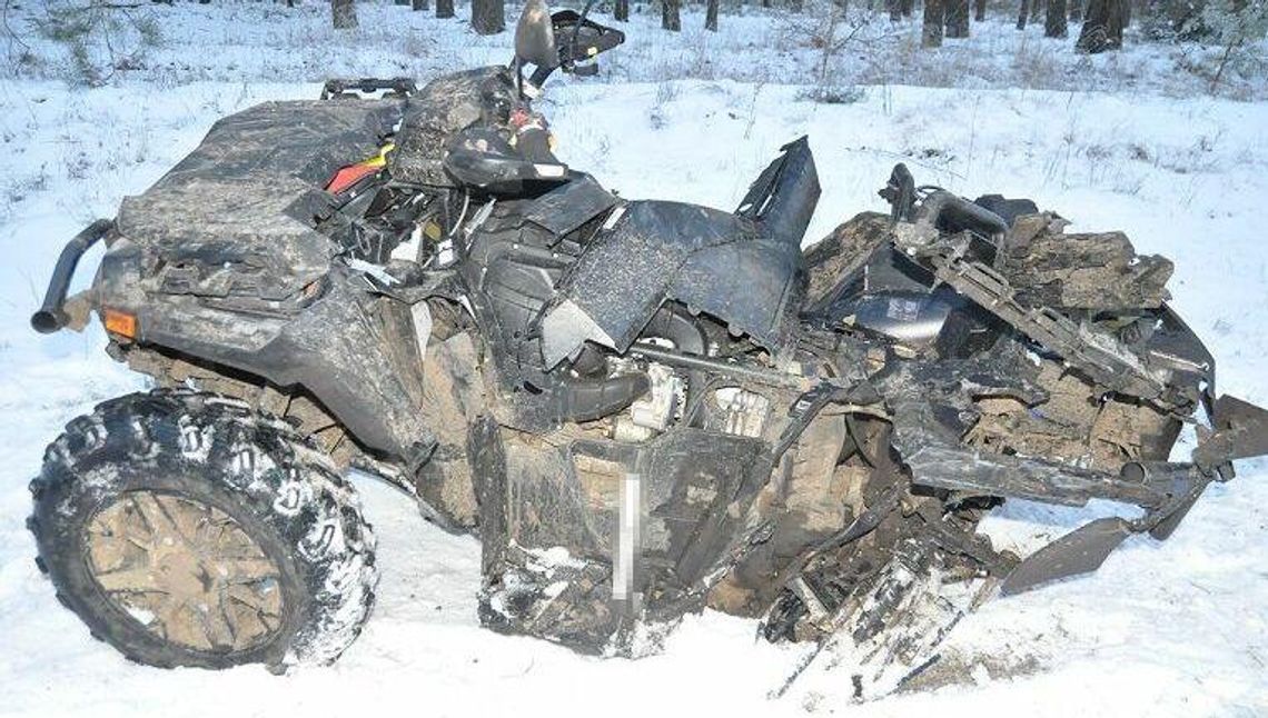 Kompletnie zmiażdzony quad. Groźny wypadek na publicznej drodze