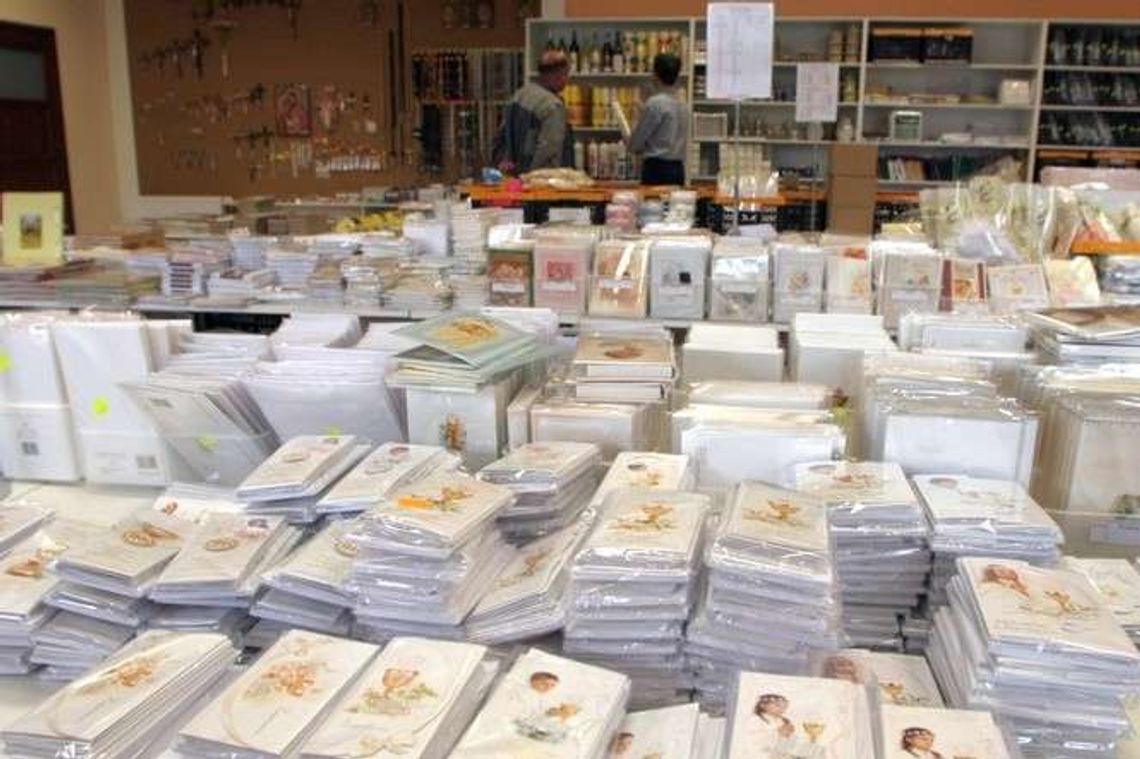 Komunia święta: Ile kosztuje uroczystość? Jaki prezent na komunię?