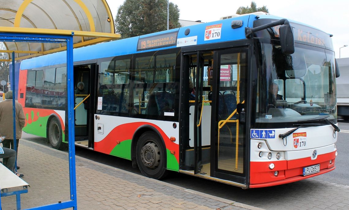 Komunikacyjne zmiany na Wszystkich Świętych. Dla kierowców i pasażerów