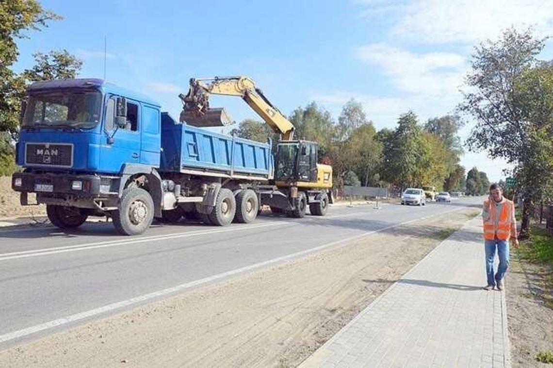 Koniec chodzenia po jezdni przy drodze Łucka - Rokitno