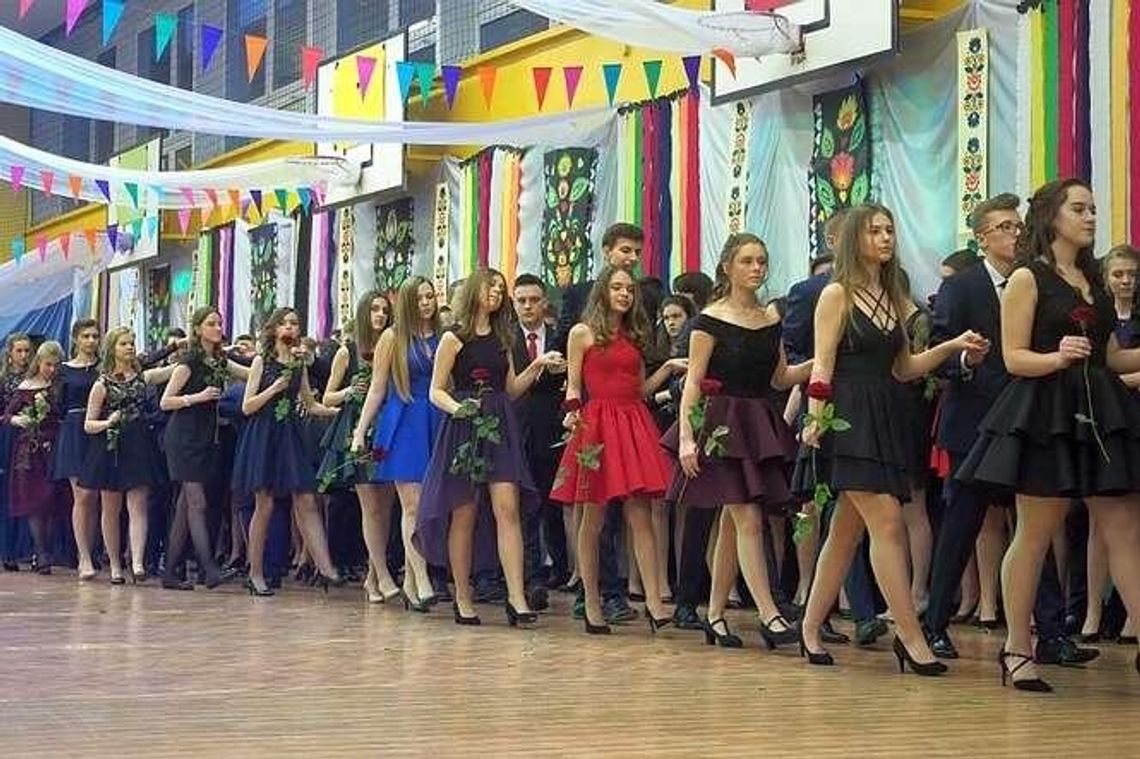 Koniec gimnazjów i ogromne zamieszanie. "Cieszę, że moje dziecko nie jest o rok młodsze"