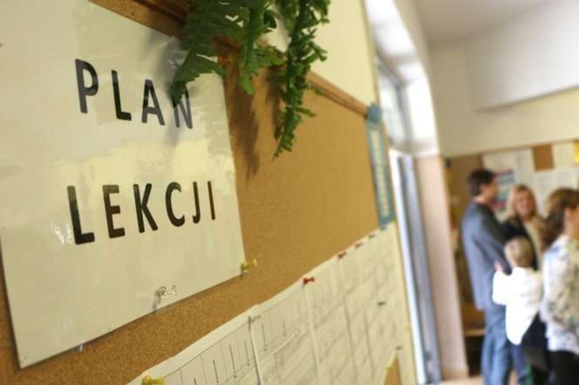 Koniec godzin karcianych dla nauczycieli. Nie będzie już zajęć pozalekcyjnych? Koniec godzin karcianych dla nauczycieli. Nie będzie już zajęć pozalekcyjnych?