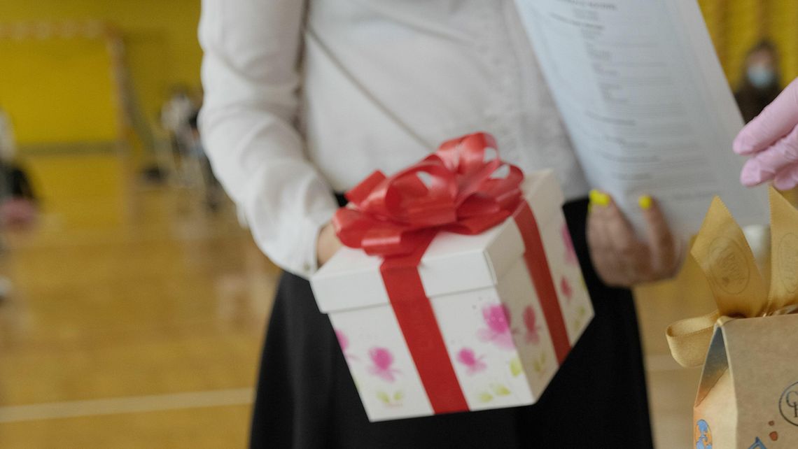 Koniec roku szkolnego. Prezenty dla nauczycieli dzielą jak nigdy