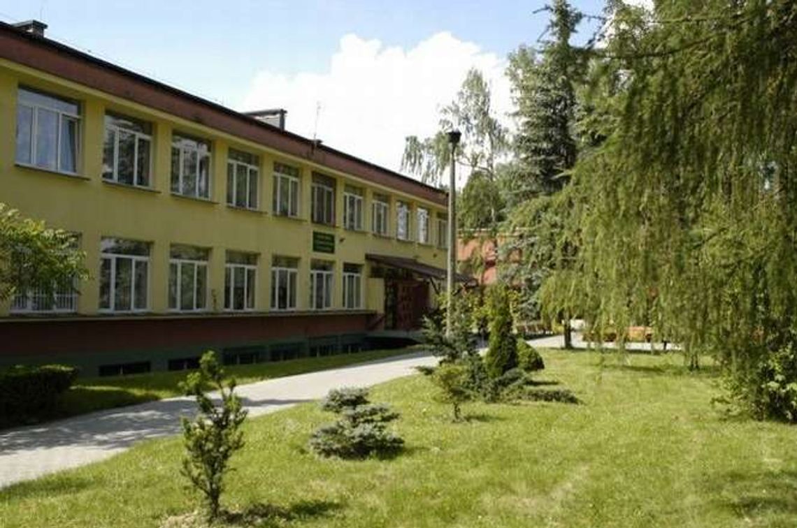 Koniec szkoły z tradycjami? Przeprowadzka i zwolnienia