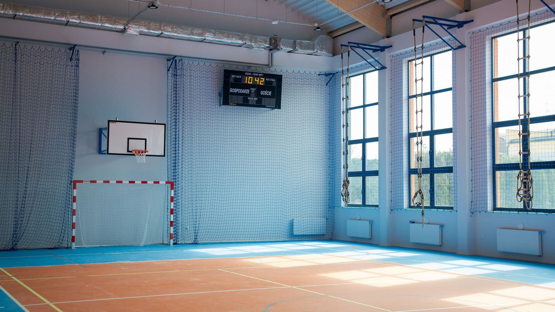 Koniec z wuefem na korytarzu. Jedynka ma nową halę