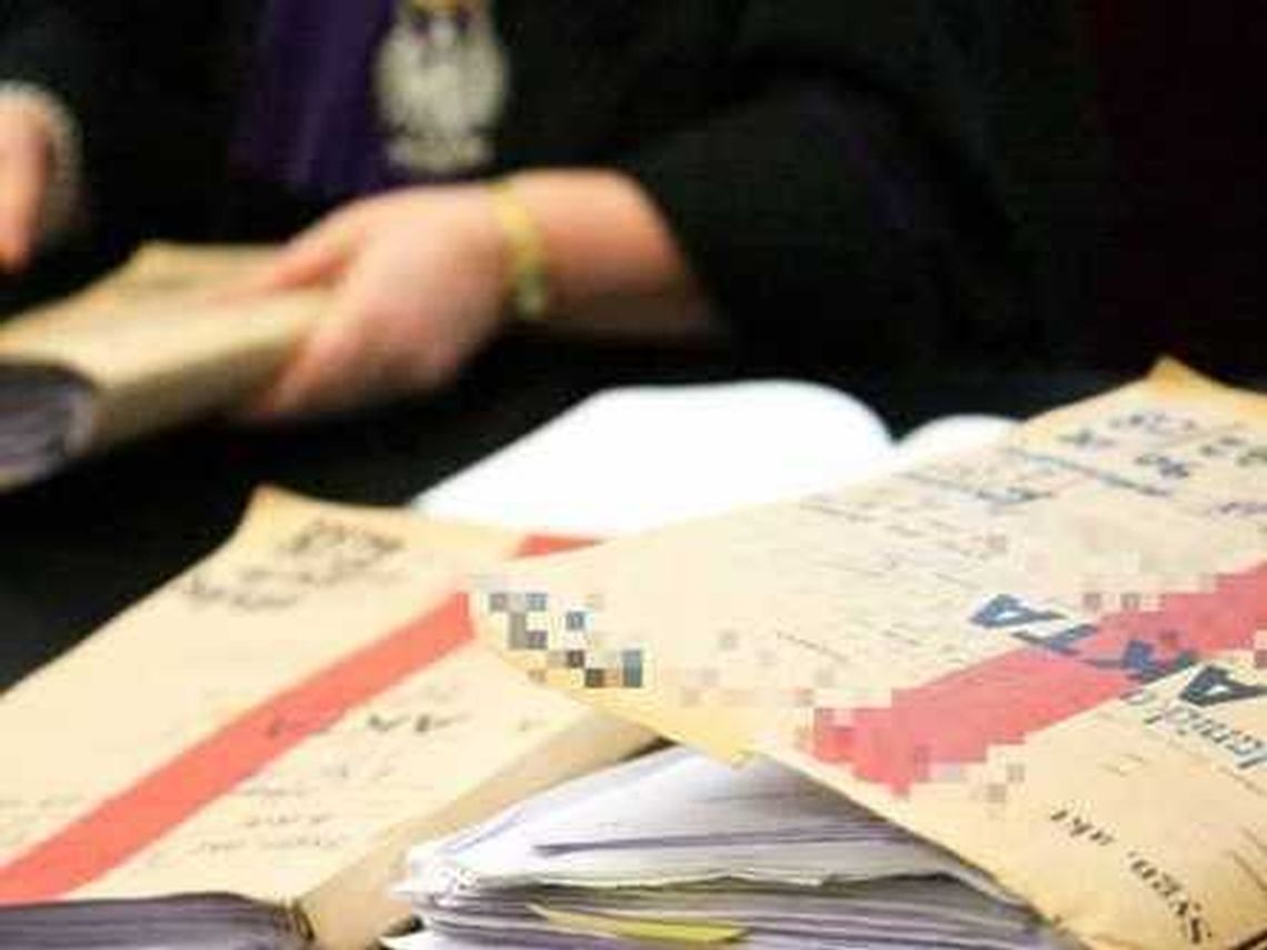Konkubent uduszony i zakopany na podwórku