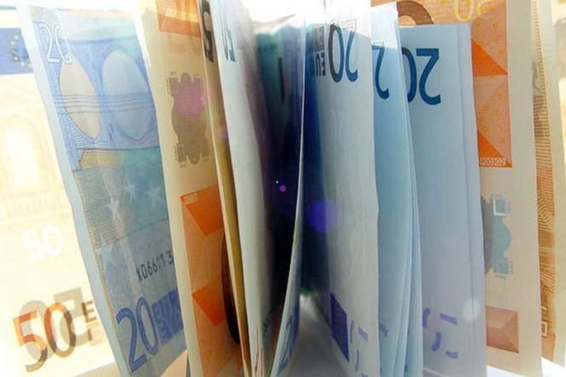 Konkursy na dotacje z UE wstrzymane. "System szwankuje już od kilku miesięcy"