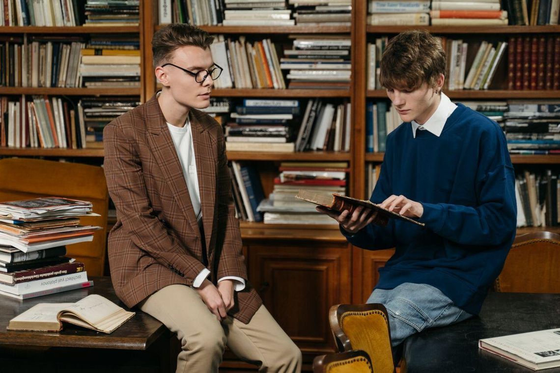 Konteksty literackie na maturze – jak je dobierać i wykorzystywać?