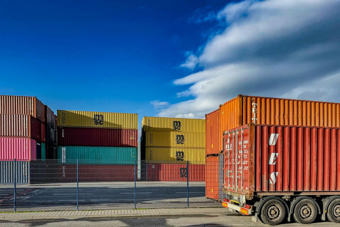 Kontener morski jako magazyn na budowie. Kiedy wynajem, a kiedy zakup wychodzi taniej? Kontener morski jako magazyn na budowie. Kiedy wynajem, a kiedy zakup wychodzi taniej?