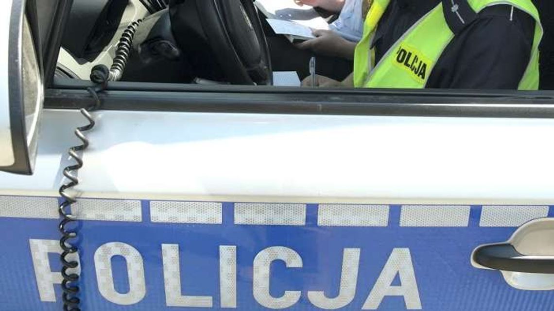 Kontrola policji nad jez. Białym. Trzech nerwowych panów w seacie