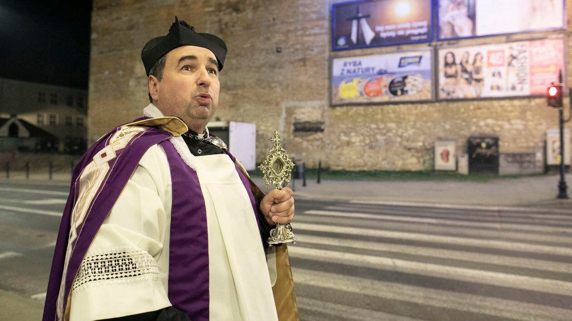 Kontrowersyjny proboszcz odchodzi z lubelskiej parafii. "To tak za karę za księdza odwagę?"