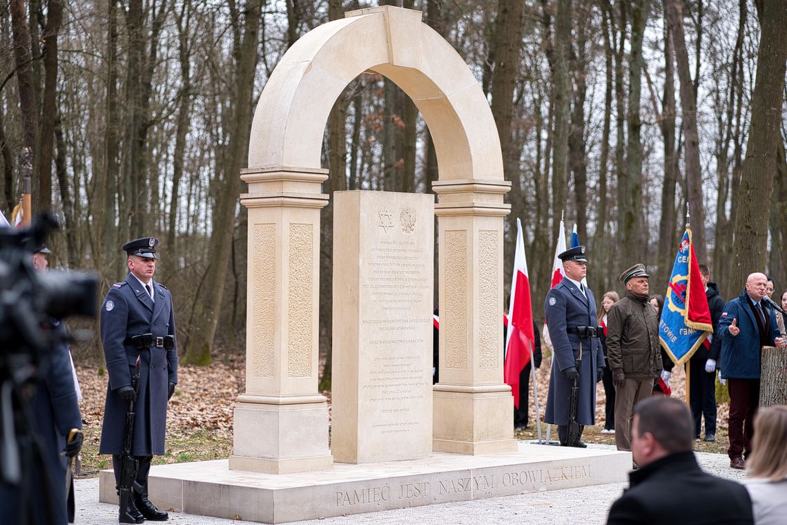 Kopanina pamięta. Uroczystości ku czci ofiar egzekucji z 1942 roku Kopanina pamięta. Uroczystości ku czci ofiar egzekucji z 1942 roku
