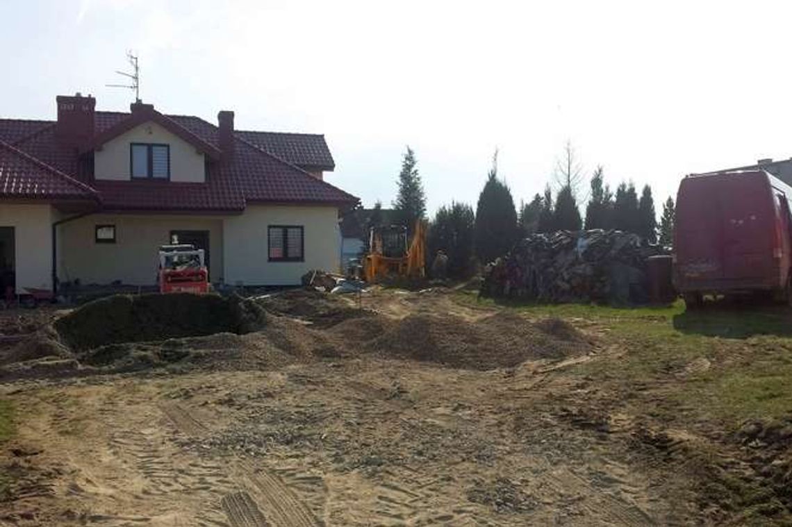 Koparka przerwała rurę z gazem ziemnym