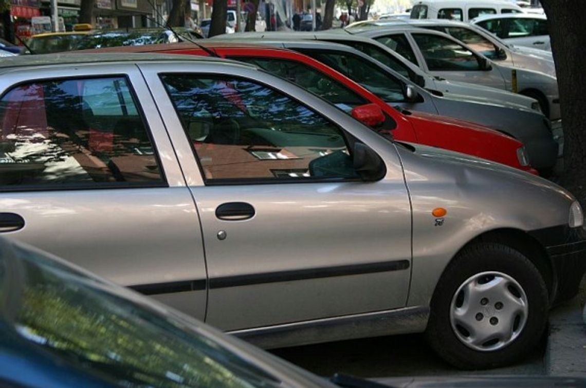 Koperty na parkingach: Malują bez zezwolenia? Koperty na parkingach: Malują bez zezwolenia?