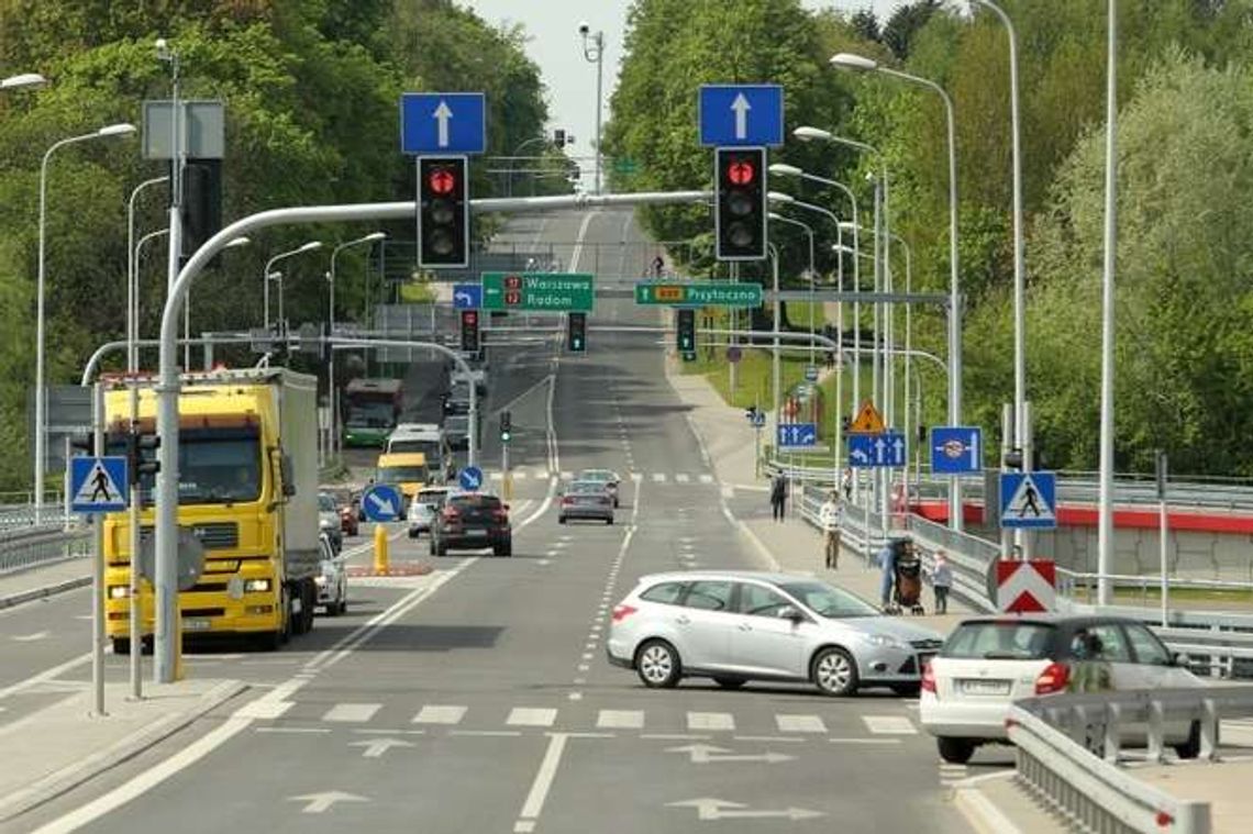 Korki na al. Warszawskiej. Ratusz przyznaje się do błędu, ale na większe zmiany poczekamy cztery lata