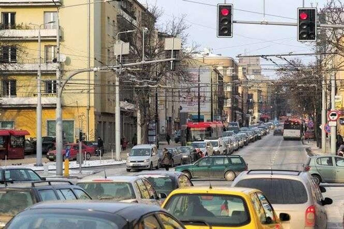 Korki na tym skrzyżowaniu są każdego popołudnia. Urzędnicy nie wiedzą co zrobić