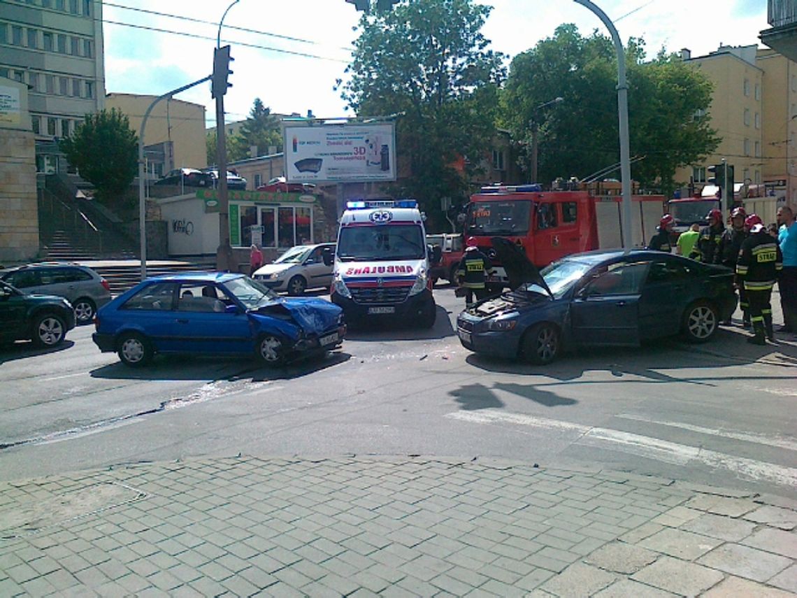 Korki w centrum Lublina po wypadku na al. Piłsudskiego Korki w centrum Lublina po wypadku na al. Piłsudskiego
