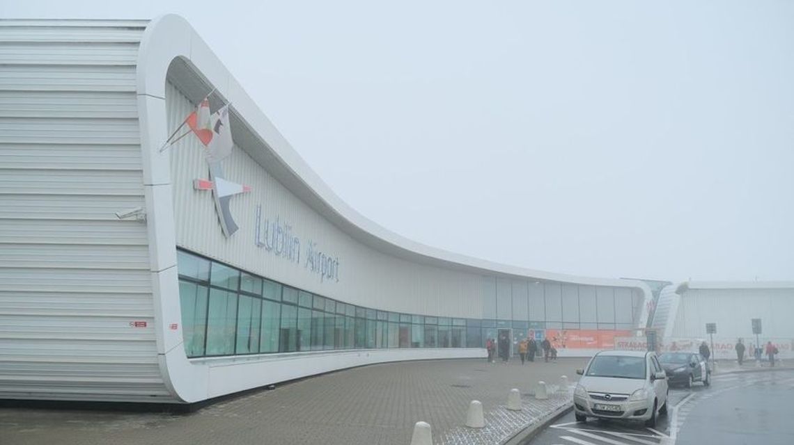 Koronawirus: Linie lotnicze odwołują loty. Sprawdź, czy twój lot jest na liście Koronawirus: Linie lotnicze odwołują loty. Sprawdź, czy twój lot jest na liście