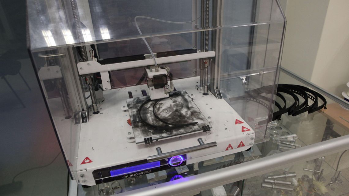 Koronawirus: Lubelska uczelnia drukuje przyłbice ochronne dla medyków Koronawirus: Lubelska uczelnia drukuje przyłbice ochronne dla medyków