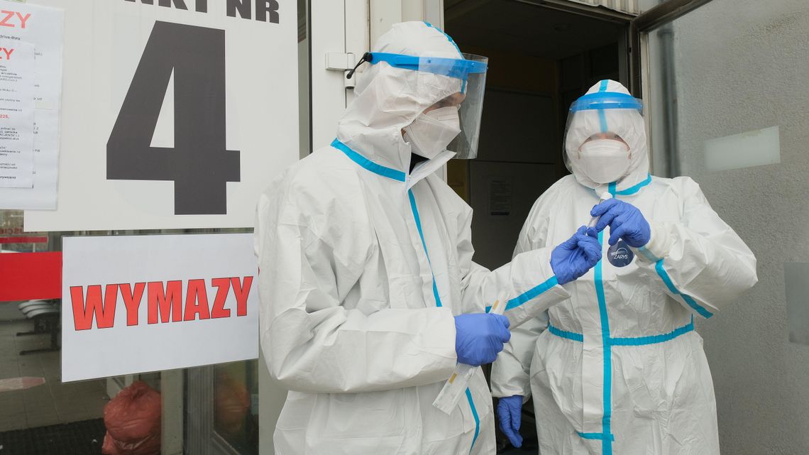 Koronawirus Lubelskie: W weekend 2811 przypadków, 75 ofiar śmiertelnych. Nowe ogniska w szpitalach i sądzie