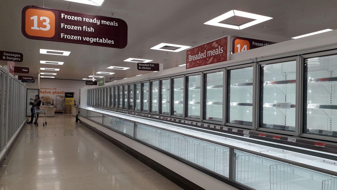 Koronawirus na świecie. Przepustki, godzina policyjna, pomoc i czekanie na powrót do normalności